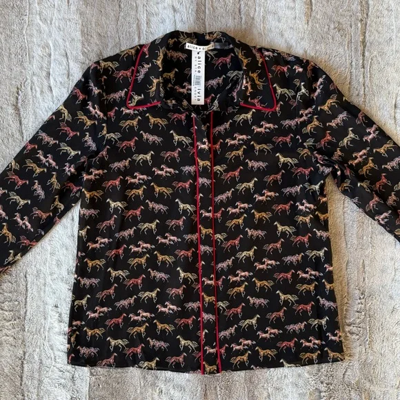 NWT Alice + Olivia Horse-Print Willa Placket Top With Piping in Rodeo Black Sz.M - Picture 5 of 16